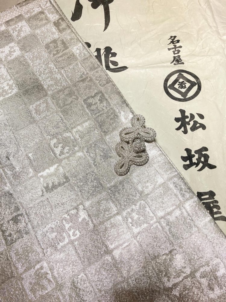 母の留袖と帯から Before写真